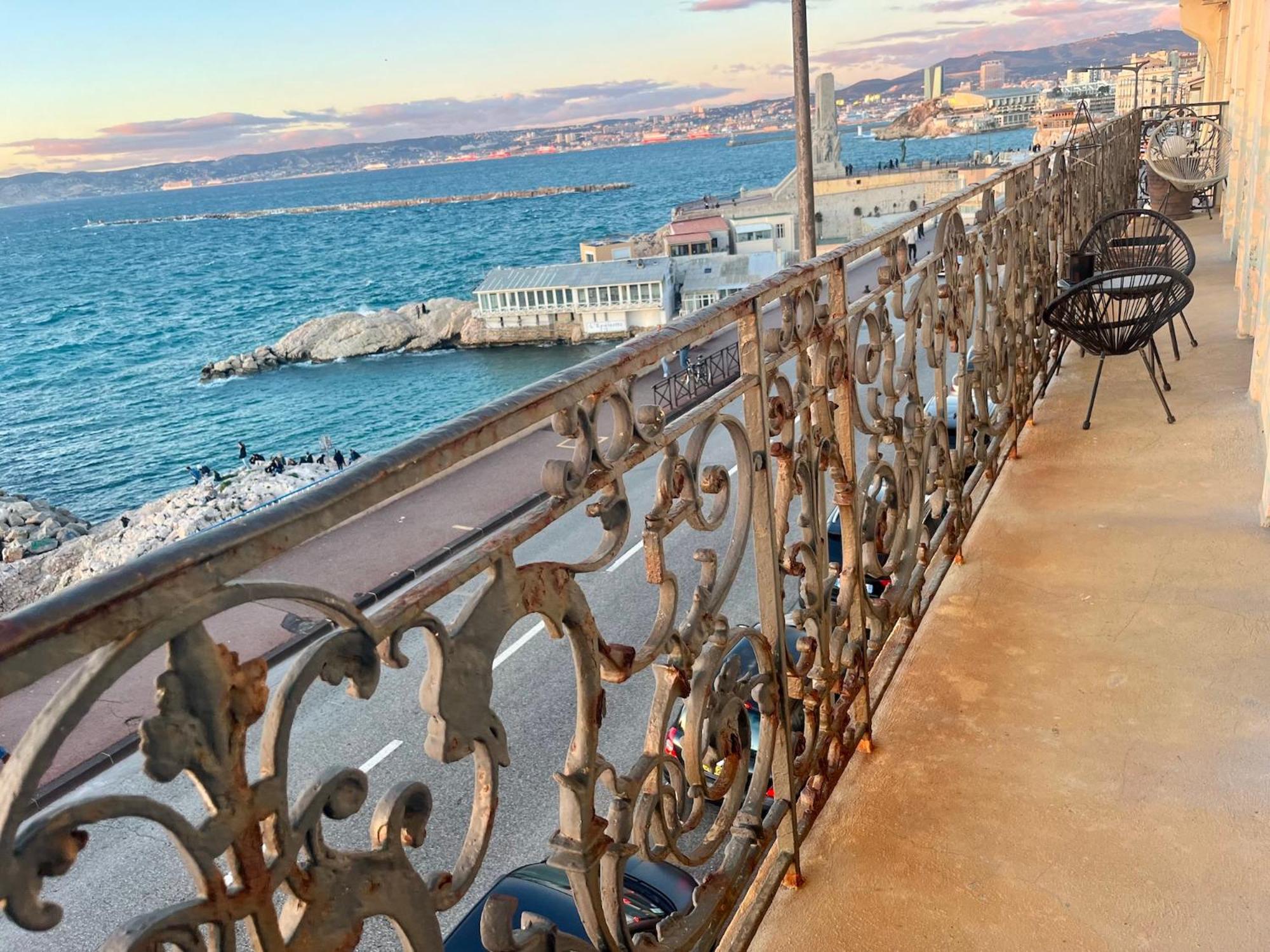 Appartement Sur La Corniche Kennedy Face A La Mer Marsilya Dış mekan fotoğraf